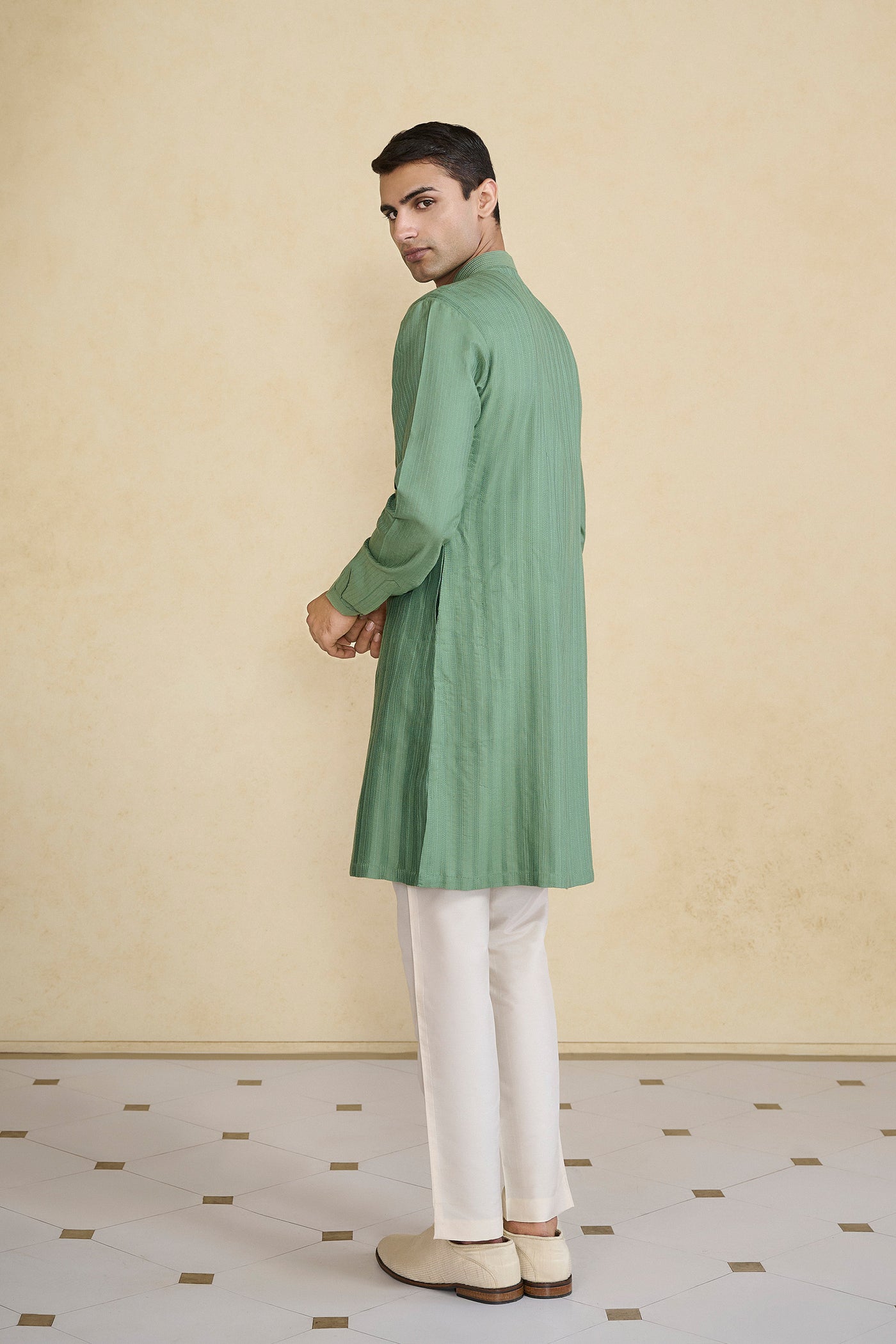 Make a subtle statement with Daeven. A classic kurta crafted in a soothing hue & elevated in threadwork & zari. Comes with pintuck details & pockets on either side.
