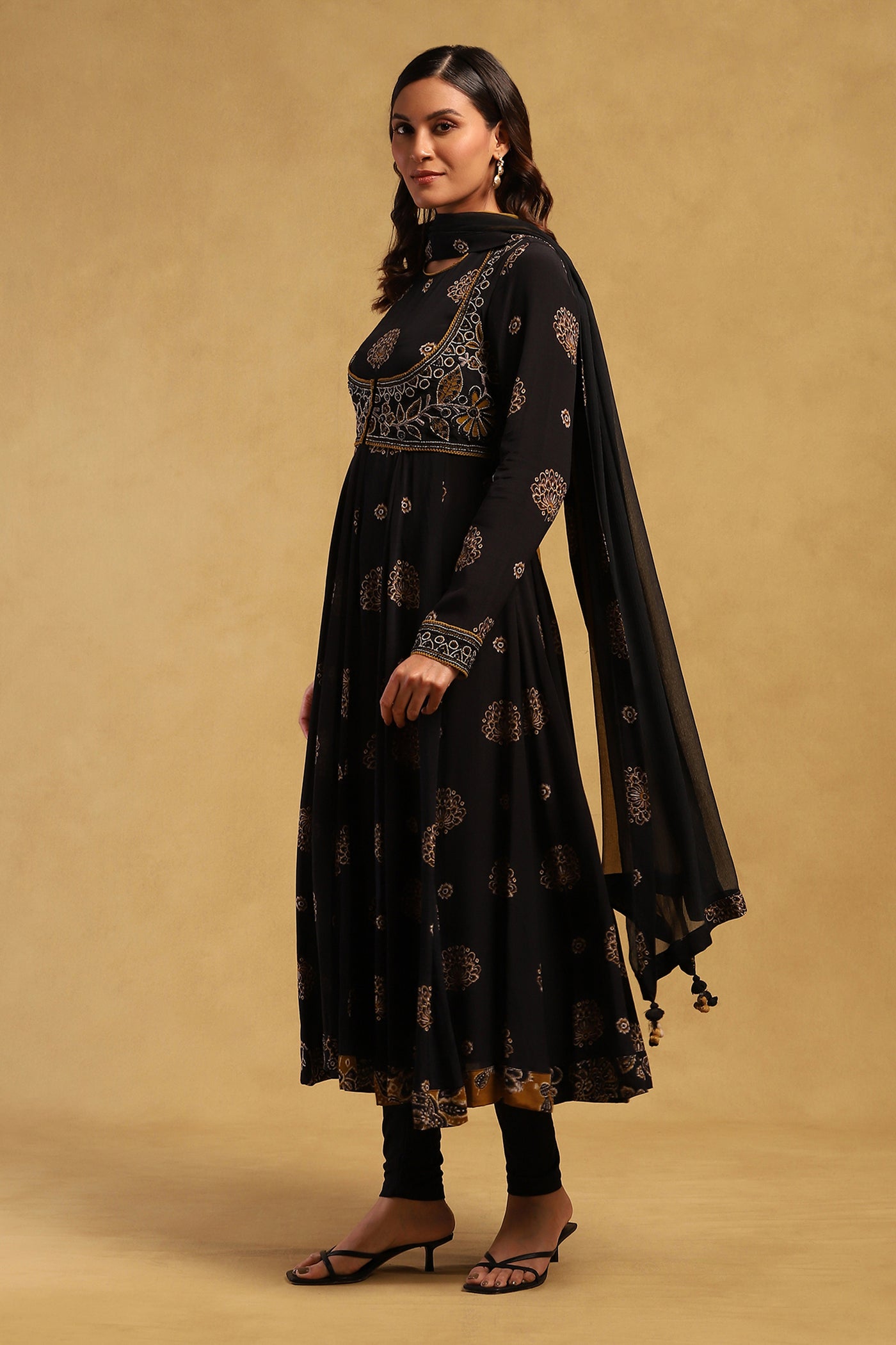 Ritu Kumar Black Madhura Kurta With Leggings And Dupatta indian designer wear online shopping melange singapore