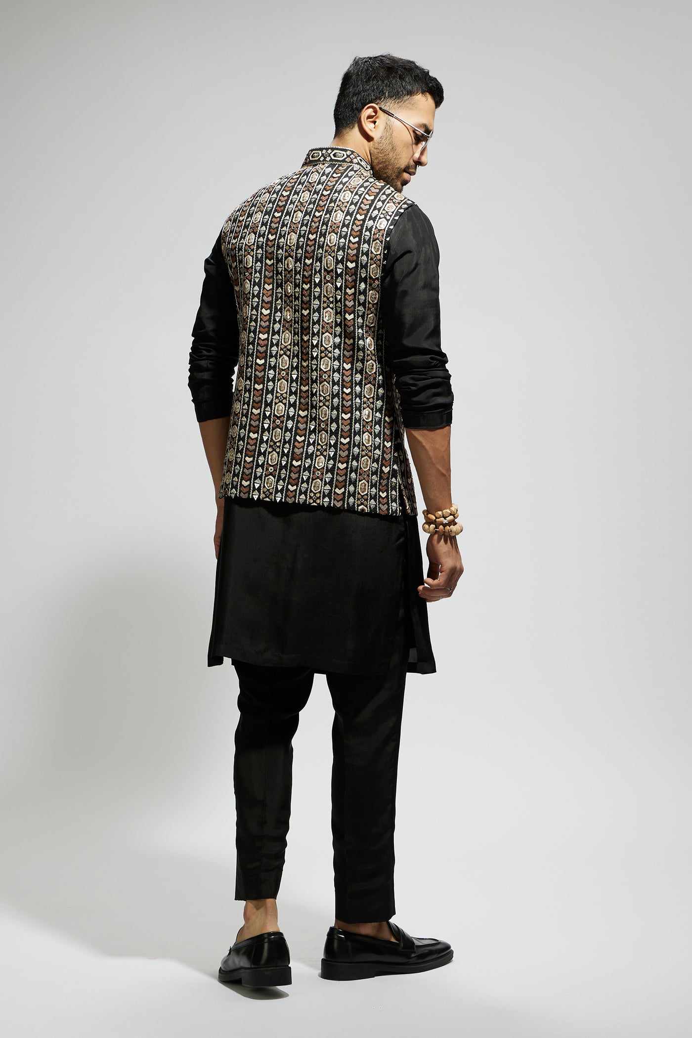 SVA Black Geo Embroidered Bundi With Kurta And Pants indian designer wear online shopping melange singapore