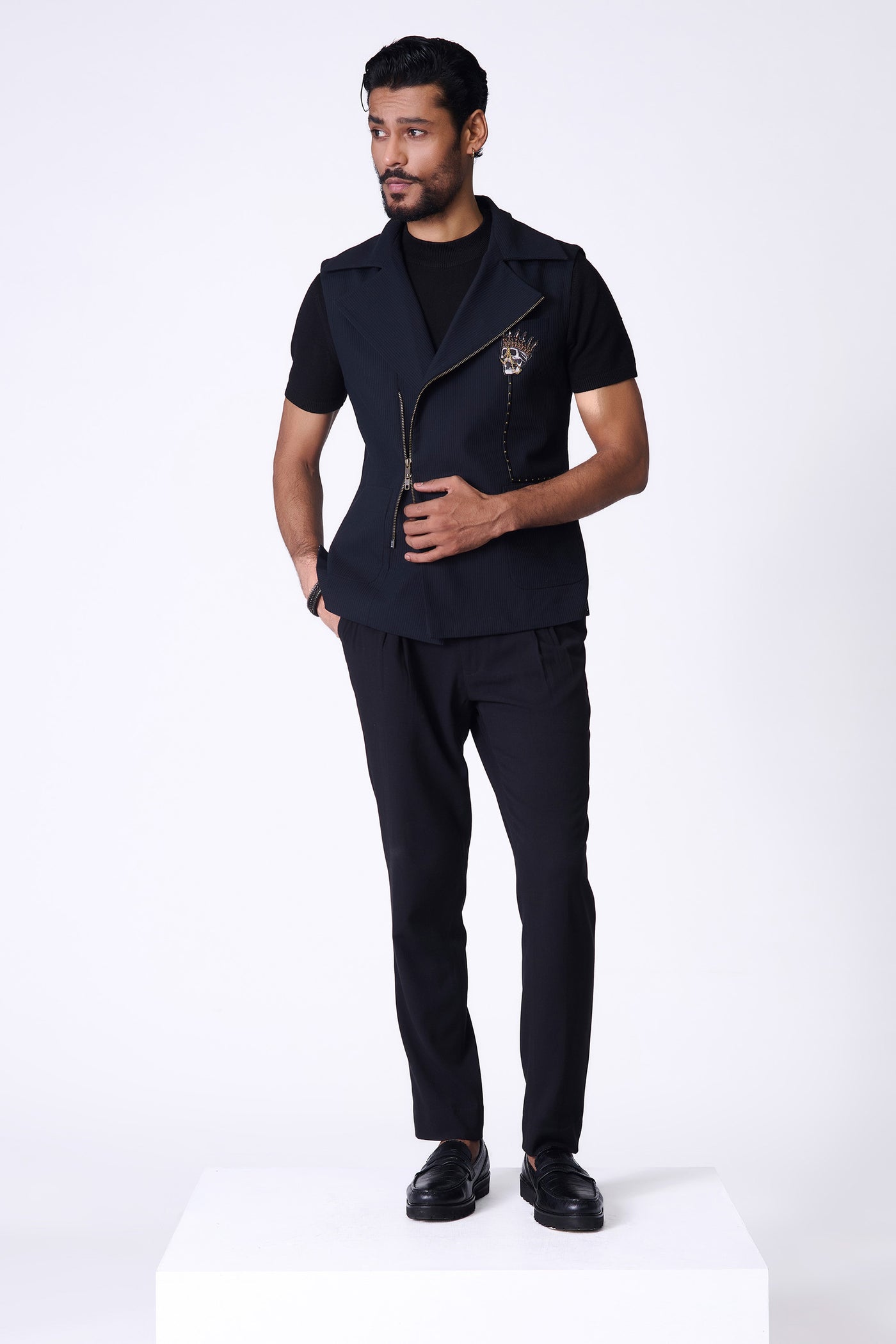 Shantanu & Nikhil Menswear Black Anti-Trend Zipped Waistcoat indian designer wear online shopping melange singapore