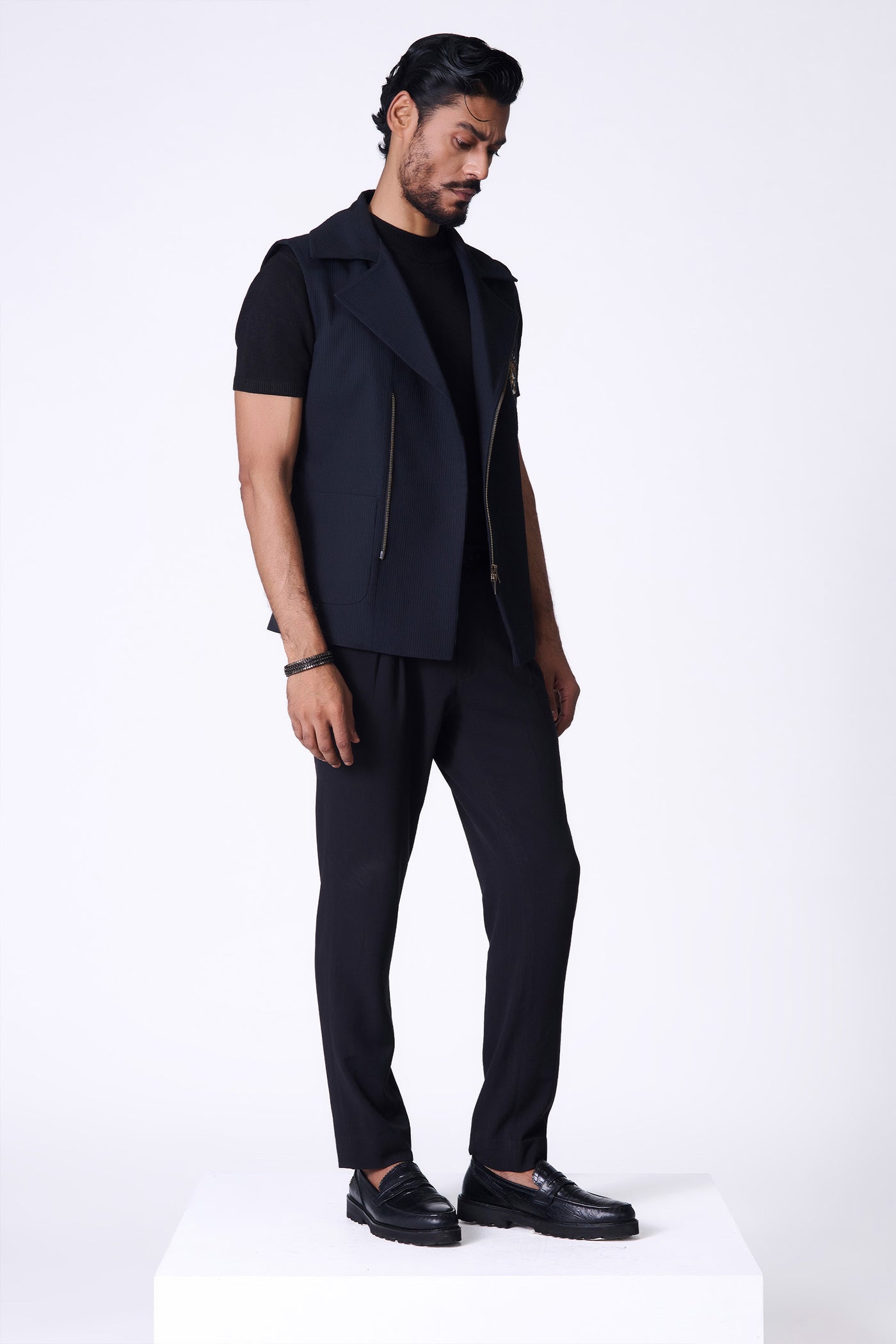 Shantanu & Nikhil Menswear Black Anti-Trend Zipped Waistcoat indian designer wear online shopping melange singapore