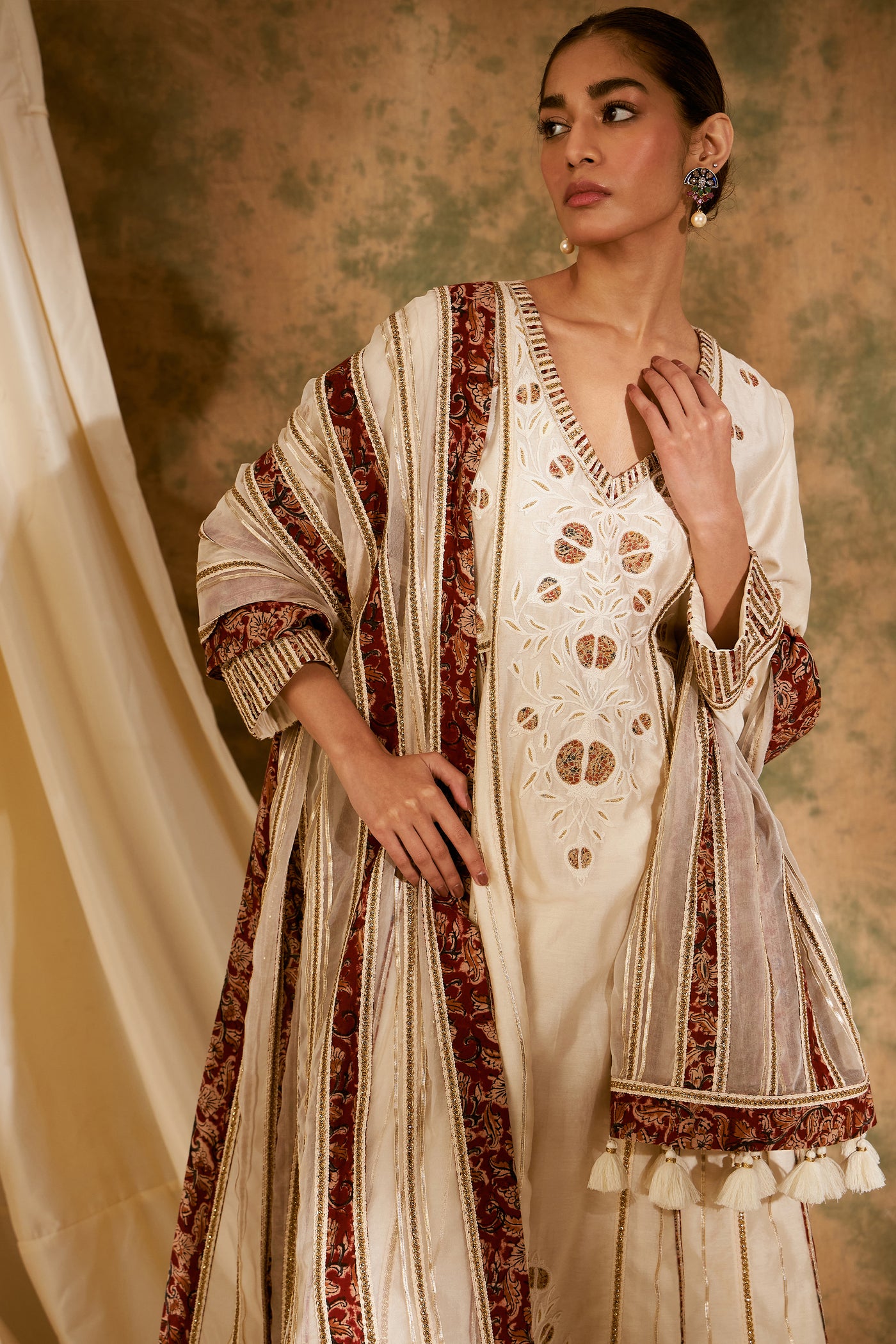 Simar Dugal Anaar Long Kurta With Side Pleats and Pants indian designer wear online shopping melange singapore