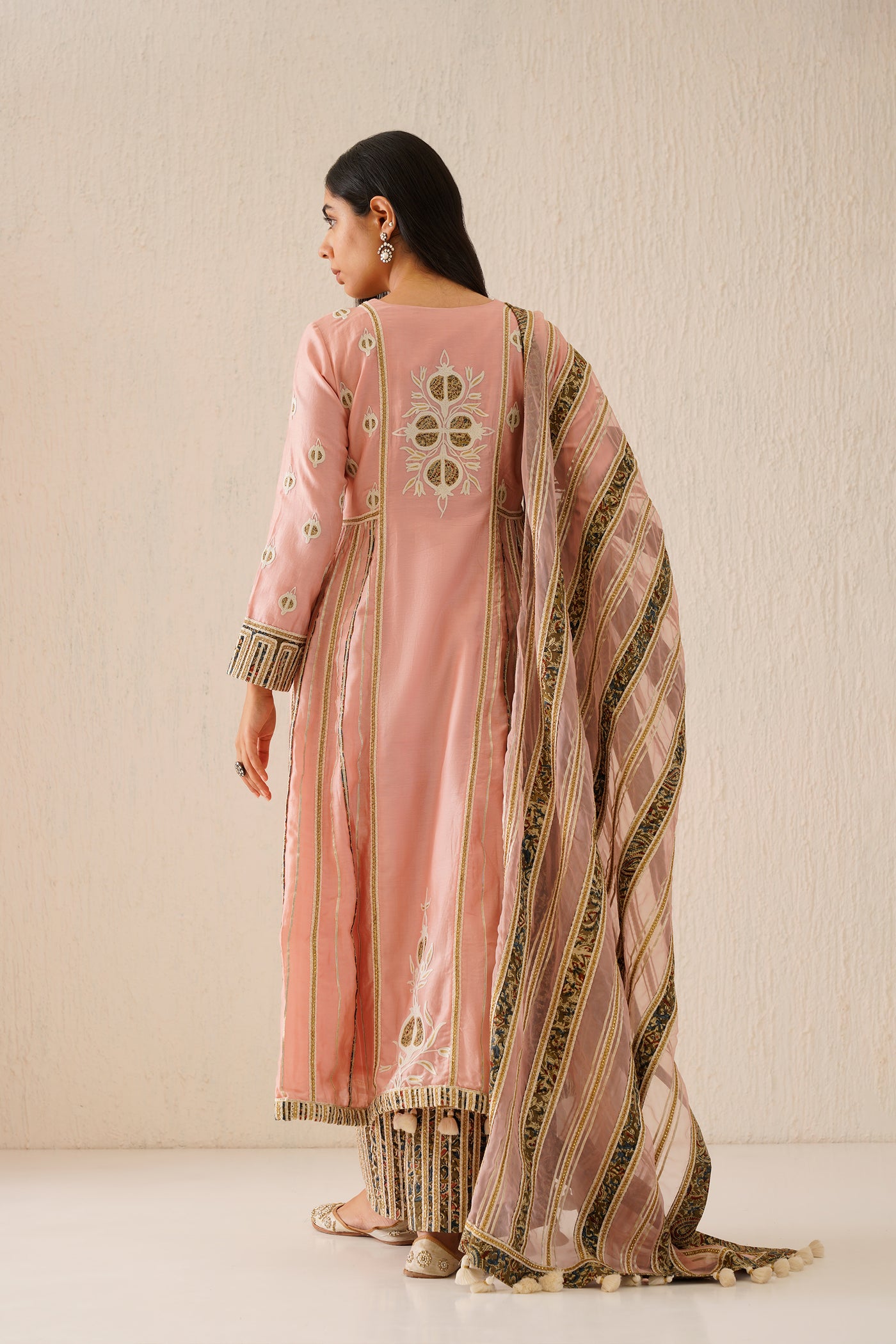 Simar Dugal Anaar Long Kurta With Side Pleats And Pants Rose Pink indian designer wear online shopping melange singapore