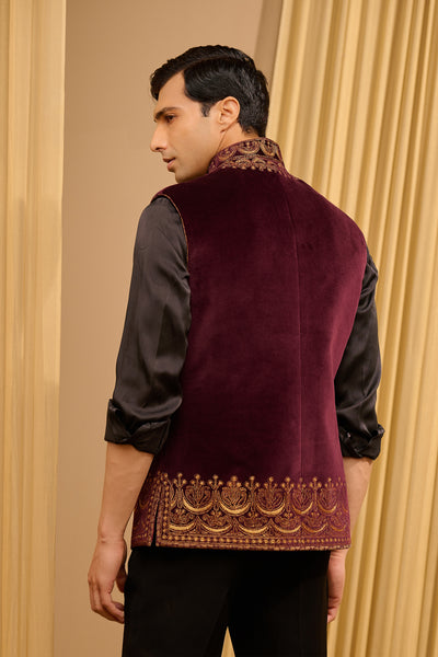 Tarun Tahiliani Menswear Classic Embroidered Waistcoat indian designer wear online shopping melange singapore