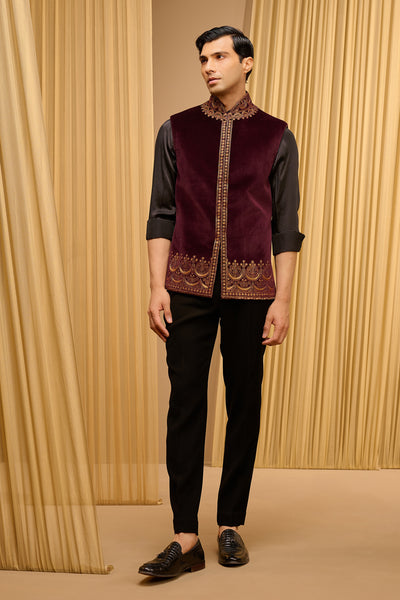 Tarun Tahiliani Menswear Classic Embroidered Waistcoat indian designer wear online shopping melange singapore