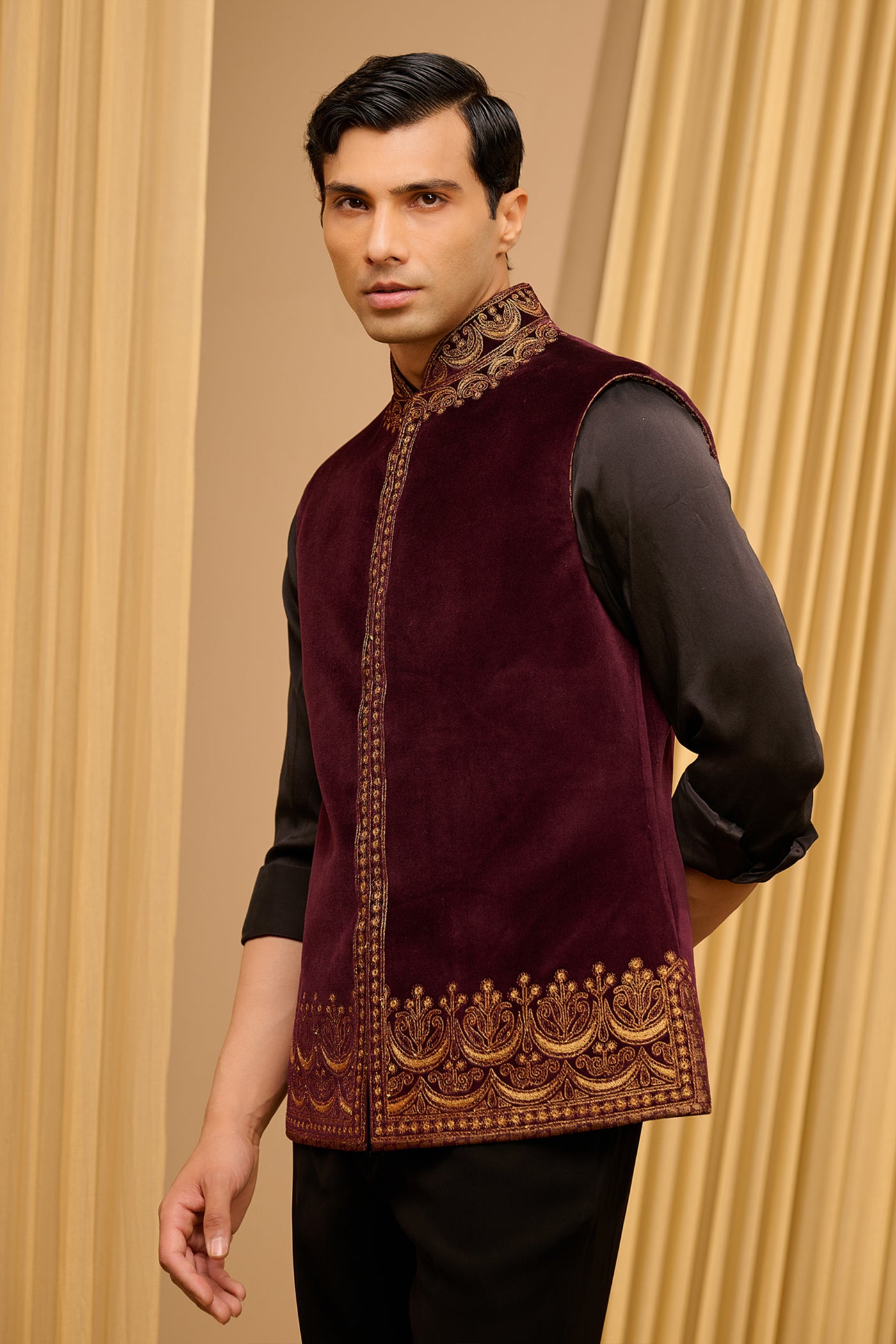 Tarun Tahiliani Menswear Classic Embroidered Waistcoat indian designer wear online shopping melange singapore