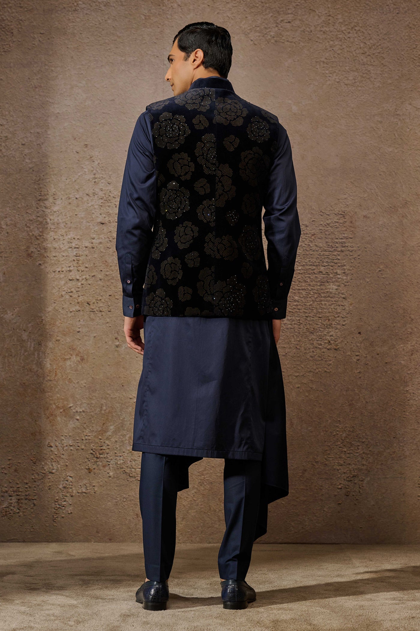 Tarun Tahiliani Menswear Classic Navy Embroidered Waistcoat indian designer wear online shopping melange singapore