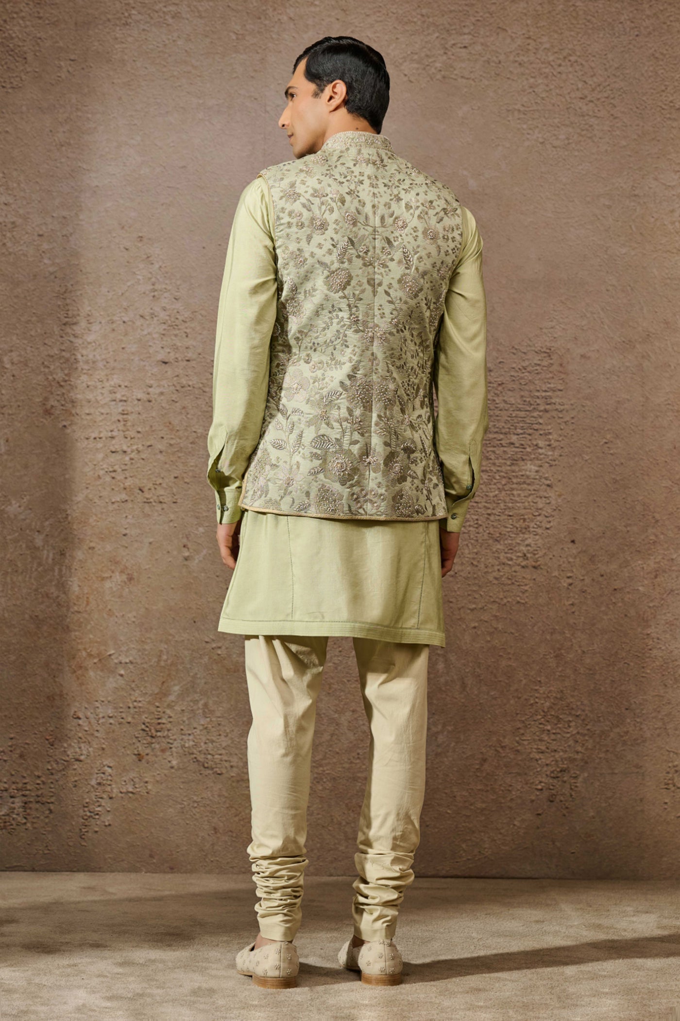 Tarun Tahiliani Menswear Embroidered Floral Waistcoat SeEmbroidered Floral Waistcoat Set Jadet indian designer wear online shopping melange singapore