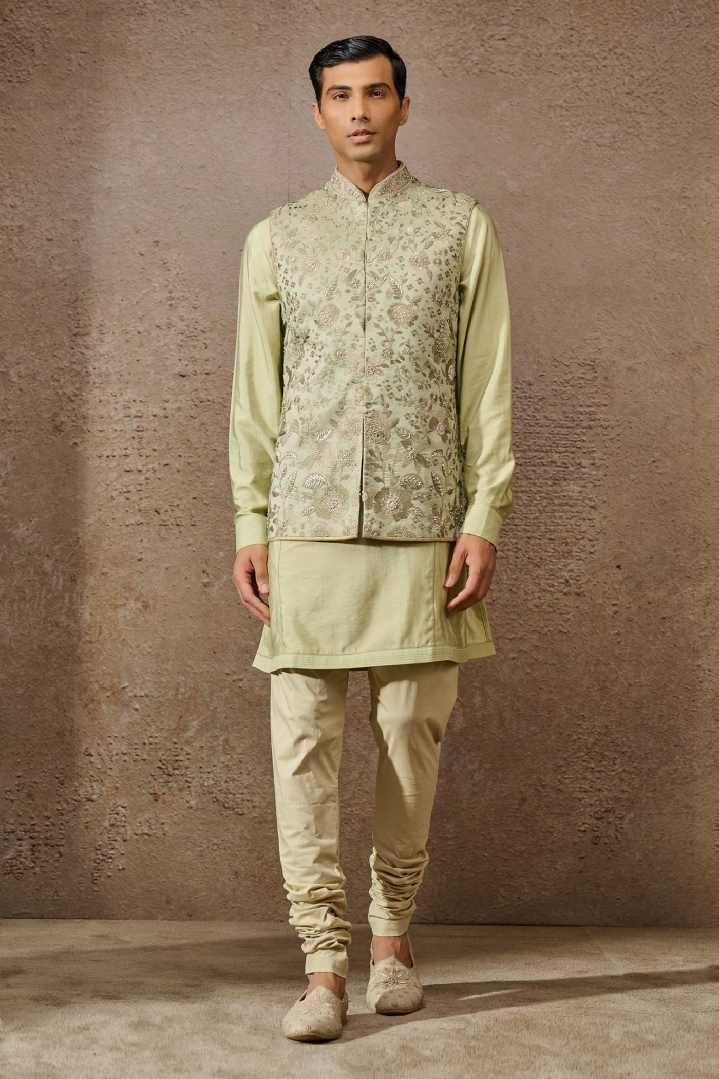 Tarun Tahiliani Menswear Embroidered Floral Waistcoat SeEmbroidered Floral Waistcoat Set Jadet indian designer wear online shopping melange singapore