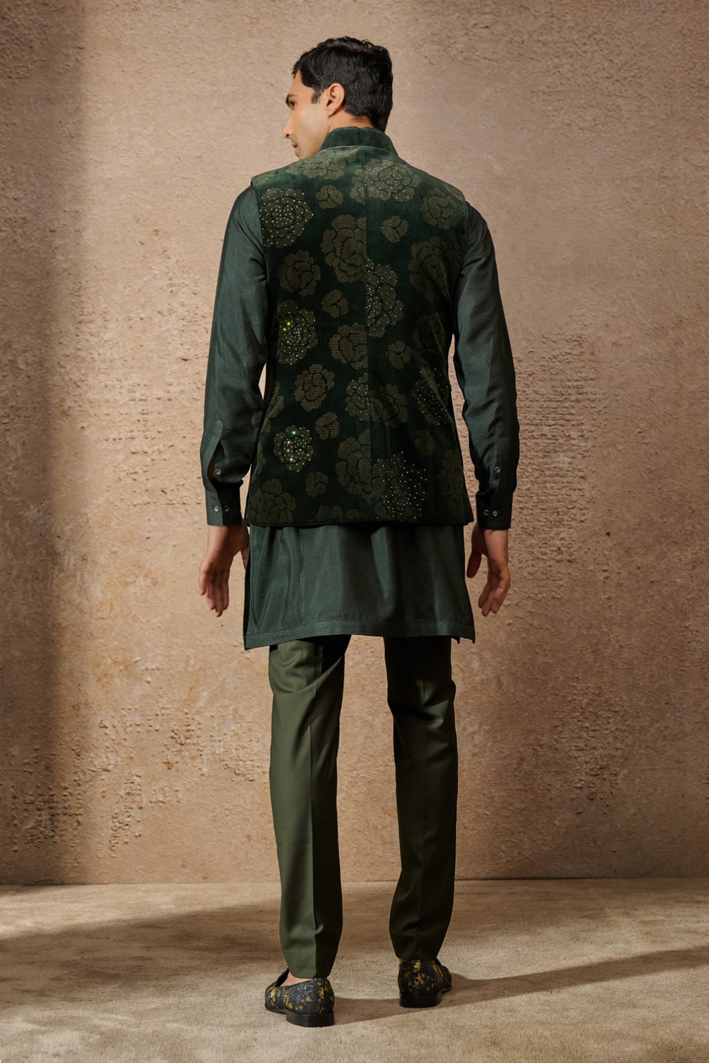 Tarun Tahiliani Menswear Indowestern Emerald Waistcoat Set indian designer wear online shopping melange singapore