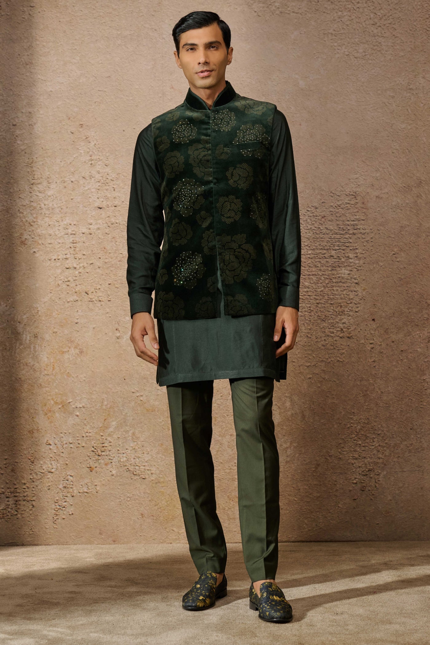 Tarun Tahiliani Menswear Indowestern Emerald Waistcoat Set indian designer wear online shopping melange singapore