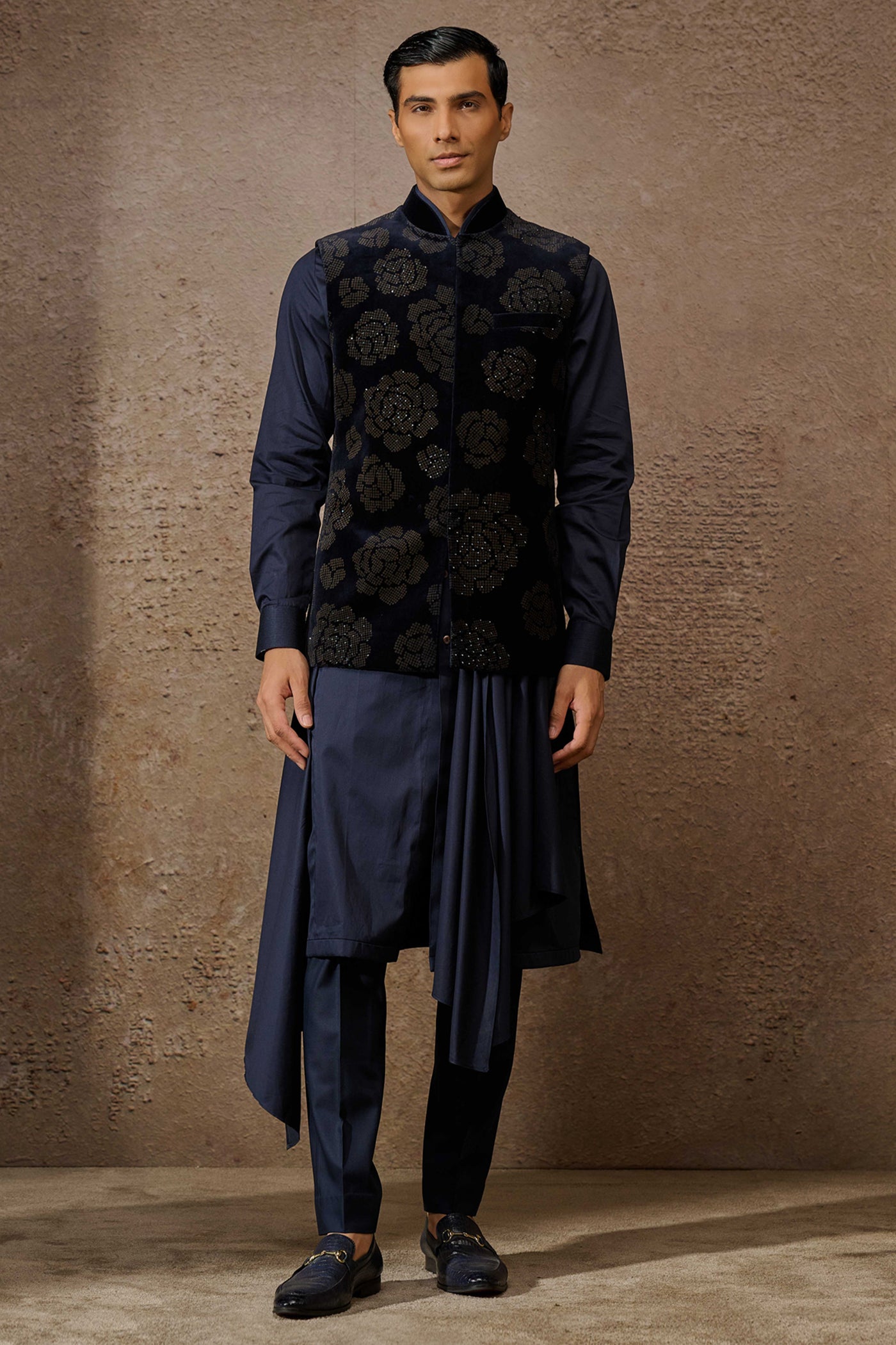 Tarun Tahiliani Menswear Indowestern Navy Waistcoat Set indian designer wear online shopping melange singapore