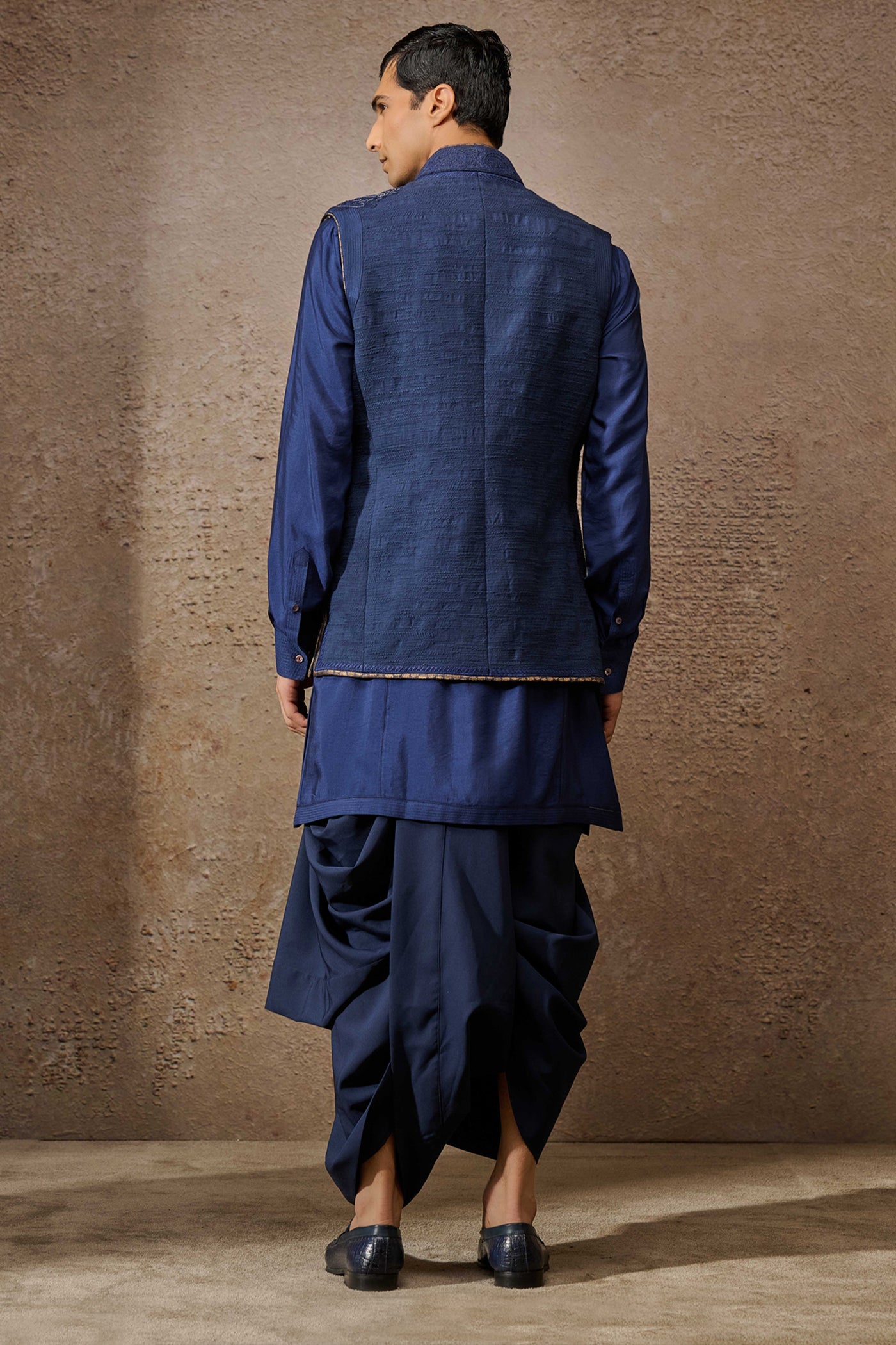 Tarun Tahiliani Menswear Navy Indowestern Waistcoat Set indian designer wear online shopping melange singapore