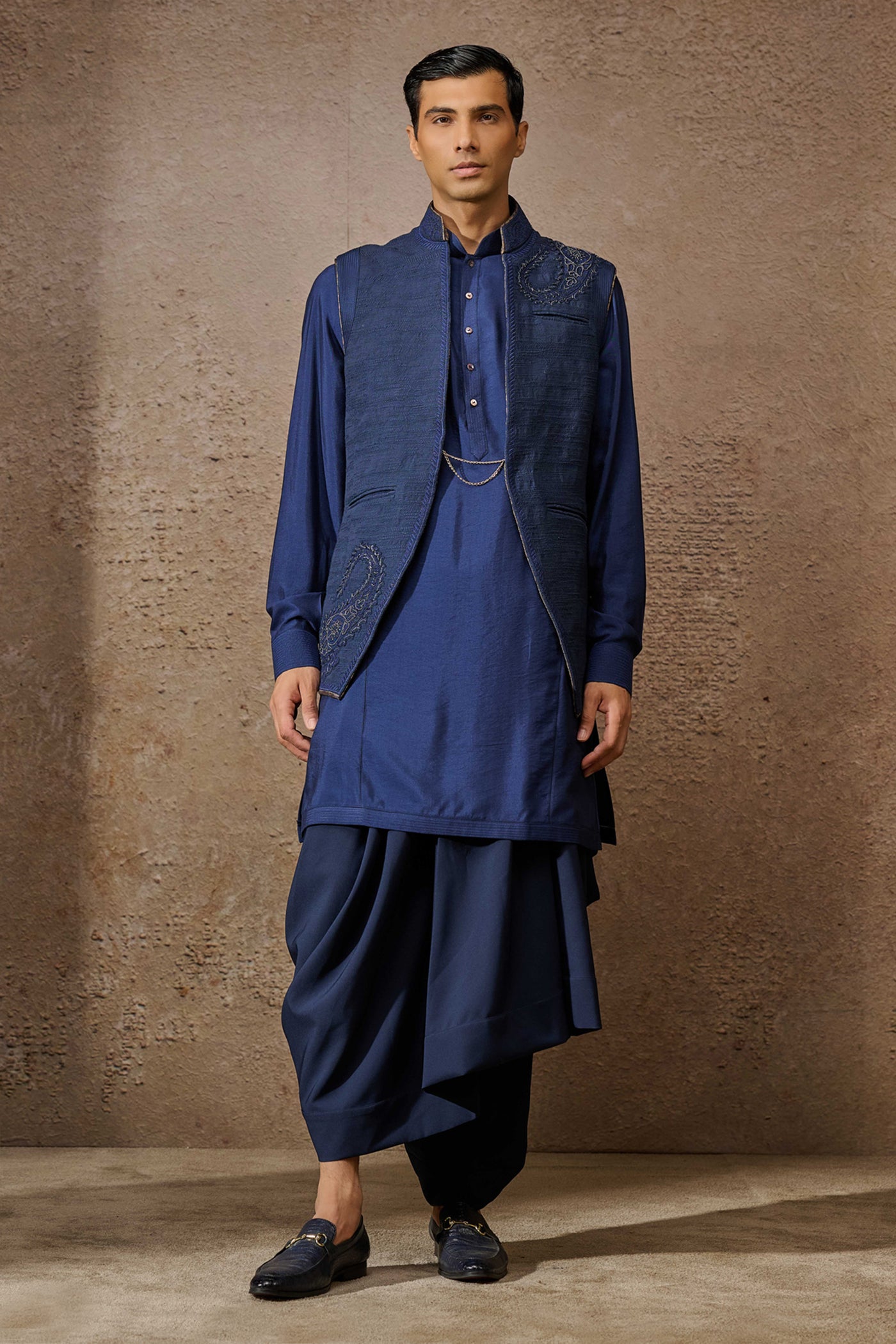 Tarun Tahiliani Menswear Navy Indowestern Waistcoat Set indian designer wear online shopping melange singapore