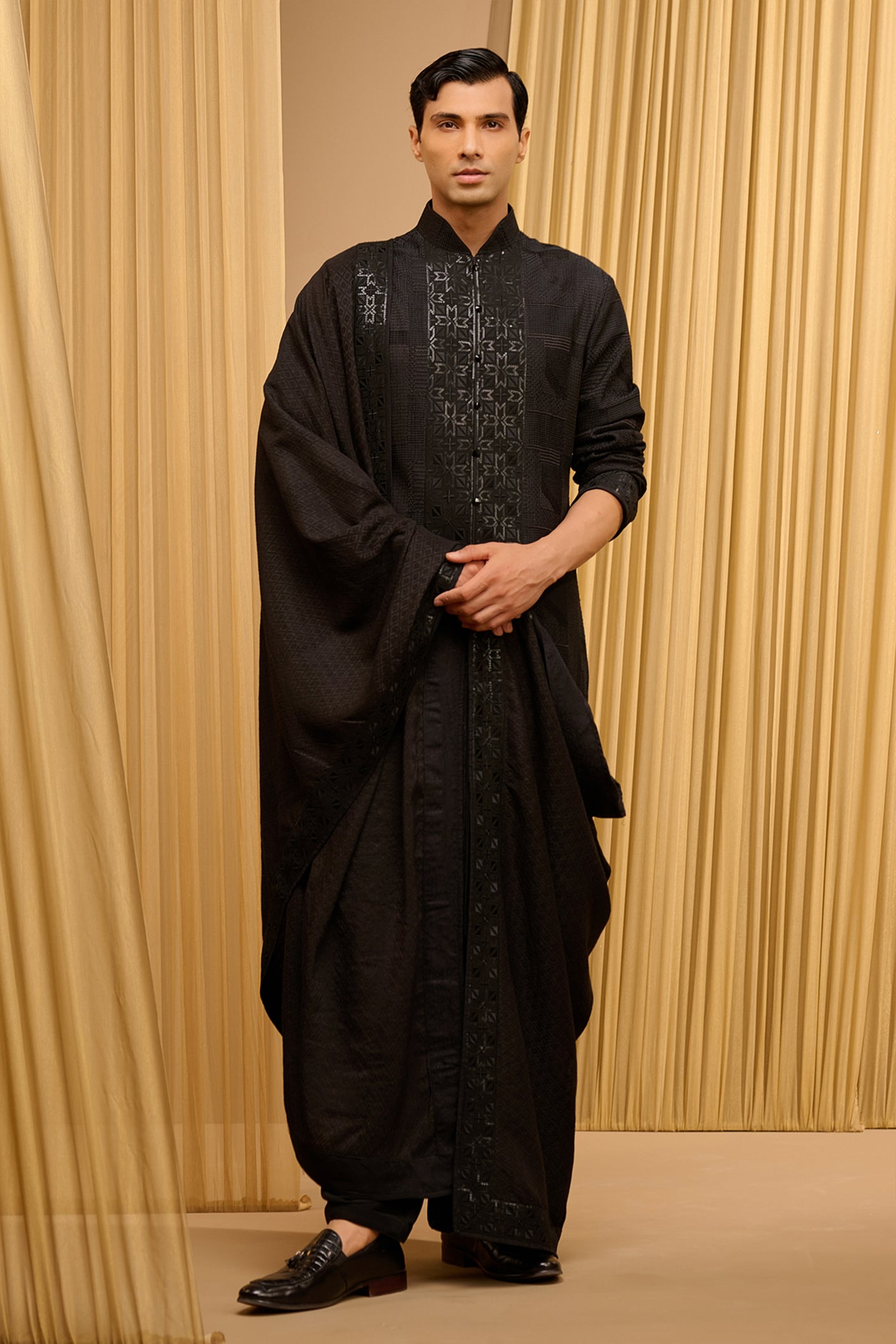 Tarun Tahiliani Menswear Textured Kurta Set Blackindian designer wear online shopping melange singapore
